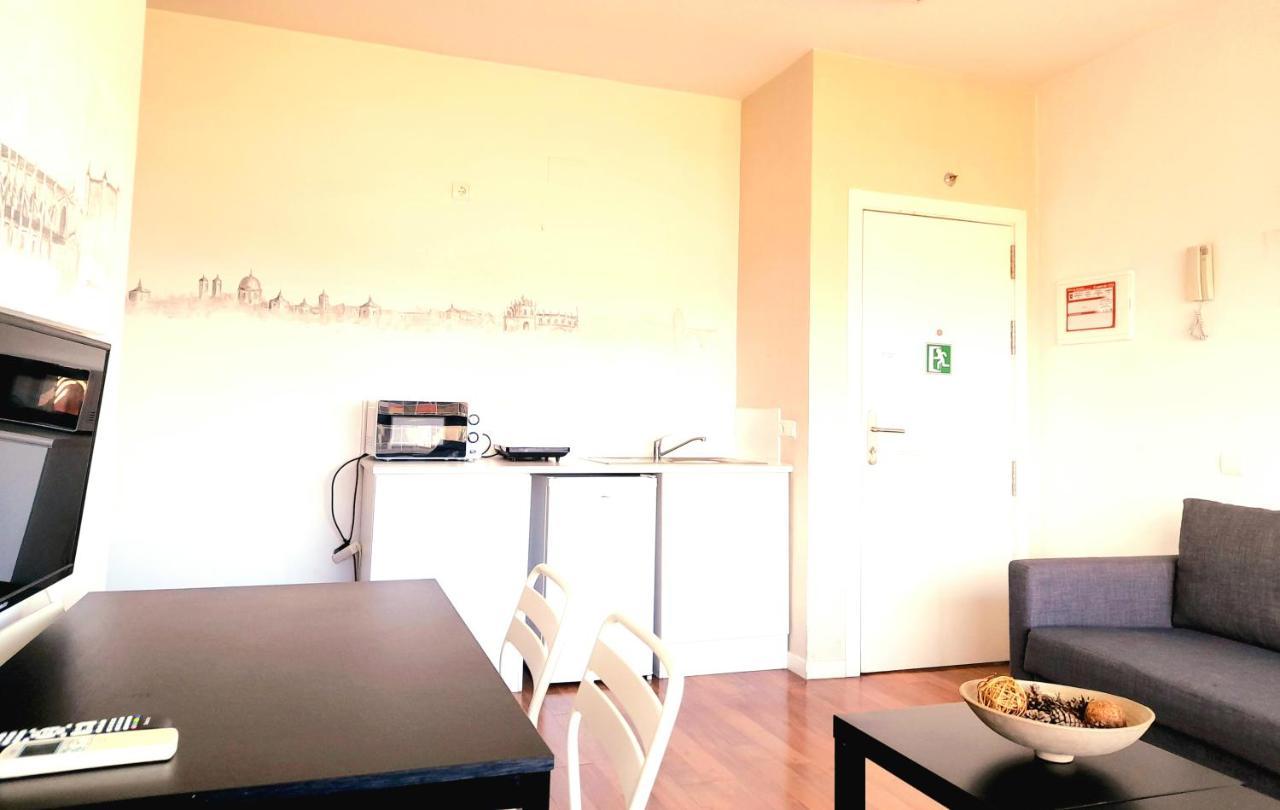 Toletum Low Cost Lofts Diafanos O 2Dormitorios Parking Municipal Gratis Al Aire Libre A 100M Toledo Exterior photo
